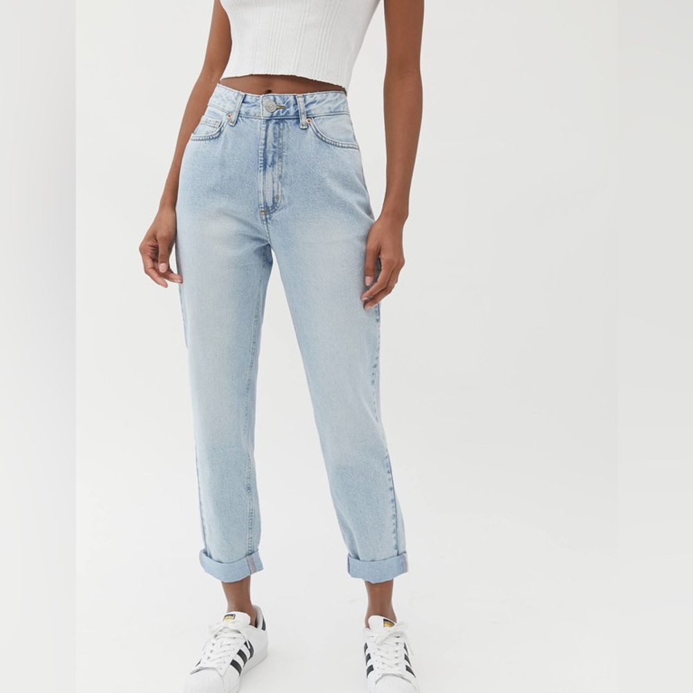 NWOT BDG Urban Outfitters Mom High-Rise Jeans in Light Wash